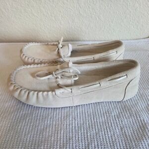 Auden Womens Cream Faux Suede Moccasin Slippers Faux Fur Lined Size 9